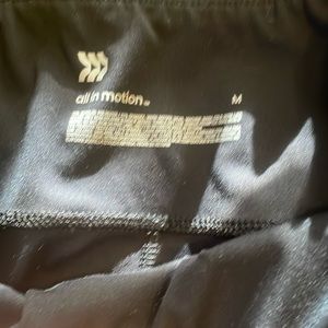 Size medium all in motion black leggings !